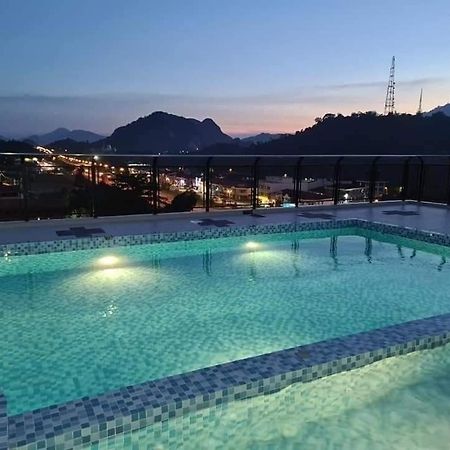 Adeen'S Suria Suite, Hotel Mutiara Гуа-Мусанг Екстер'єр фото